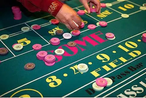 Filipino player using popwin on a smartphone to access sports betting and slot games